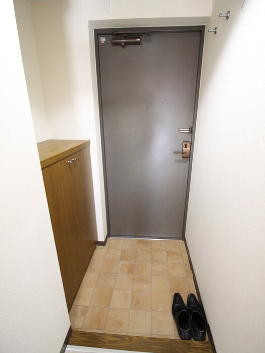 物件内観写真13　(玄関)