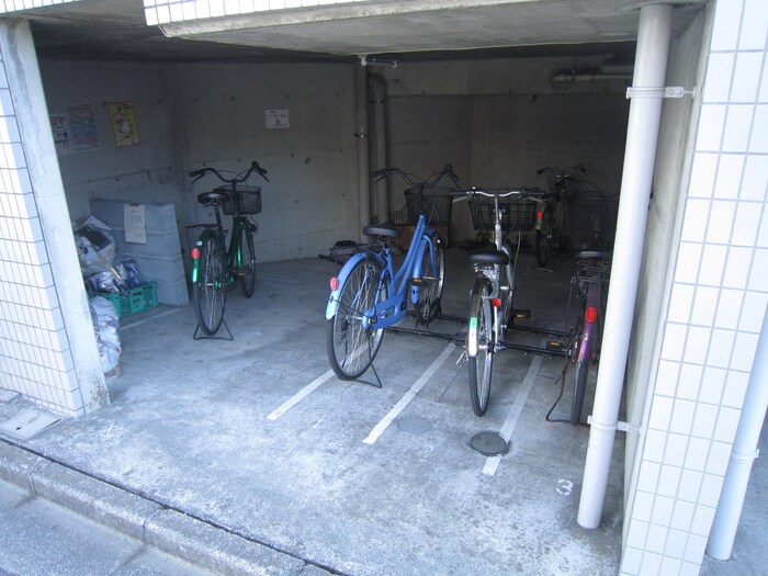 物件外観写真6　(駐輪場)