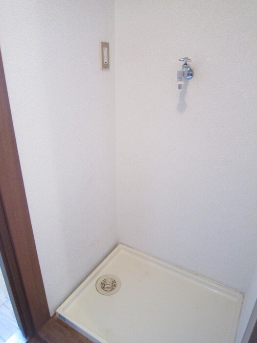 物件内観写真14　(洗濯機置場)