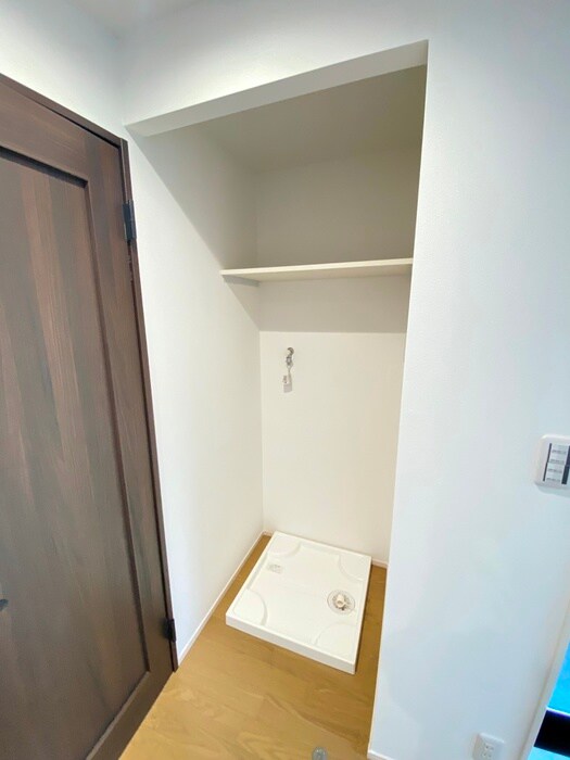 物件内観写真16　(洗濯機置場)