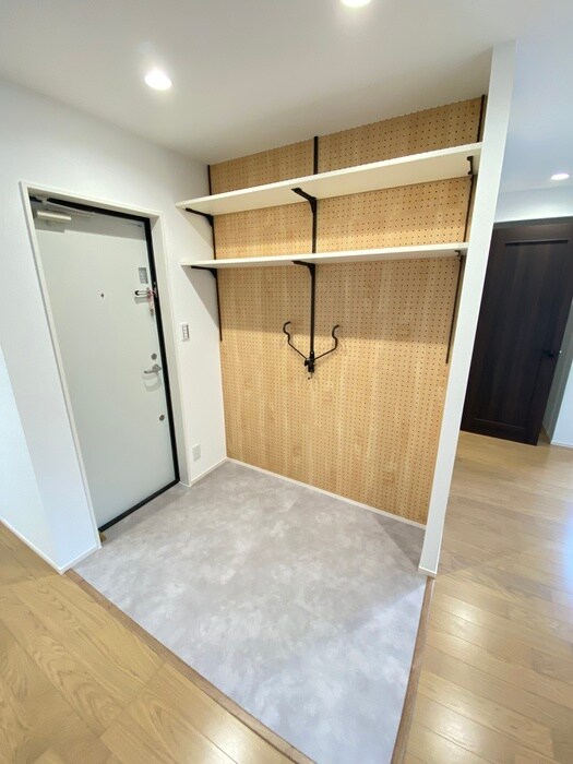 物件内観写真18　(玄関)