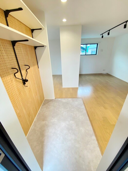 物件内観写真22　(玄関)