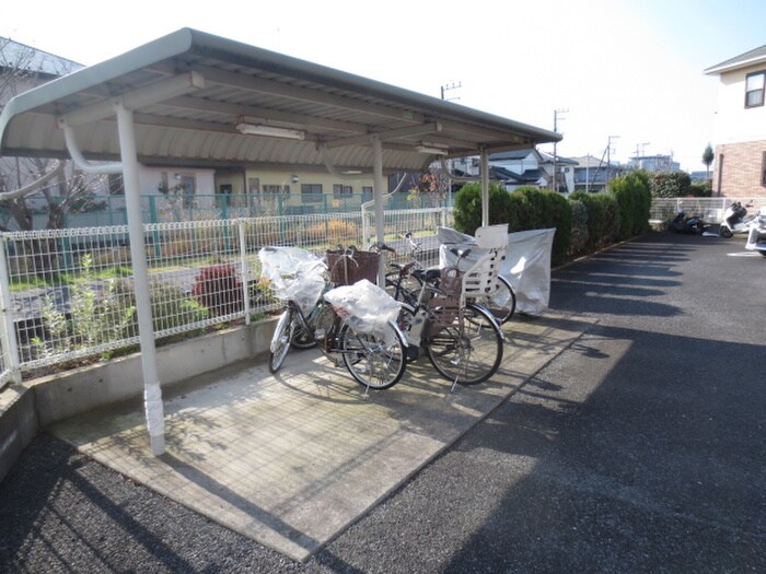 物件外観写真3　(駐輪場)