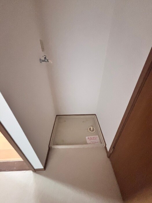 物件内観写真15　(洗濯機置場)
