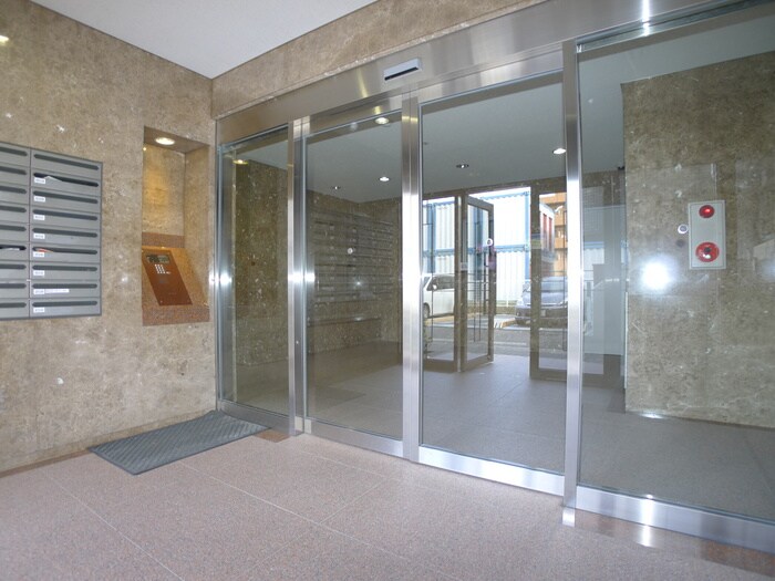 物件外観写真4　(エントランス部分)