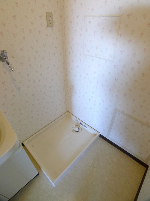 物件内観写真12　(洗濯機置場)