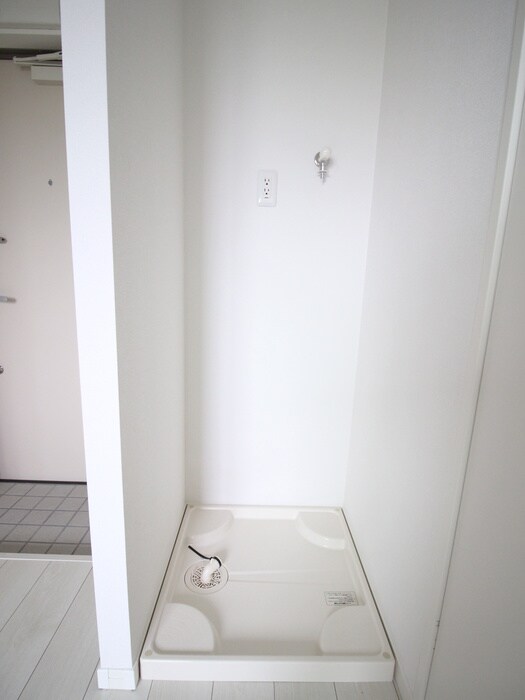 物件内観写真10　(洗濯機置場)