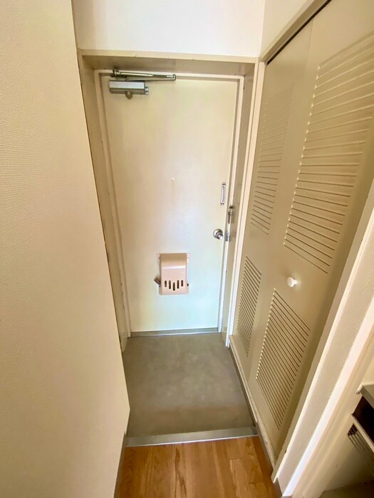 物件内観写真8　(玄関)