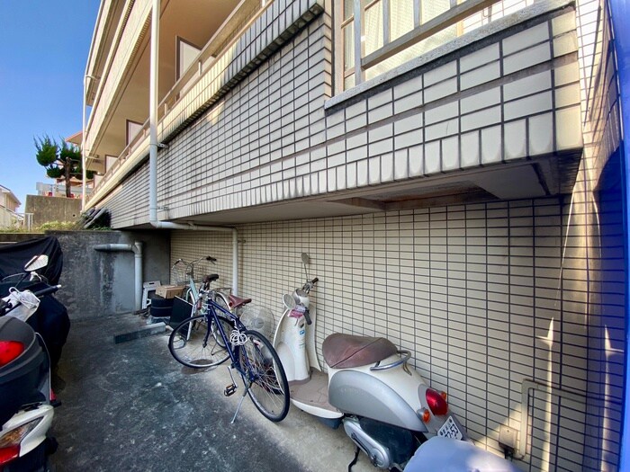 物件外観写真4　(駐輪場)