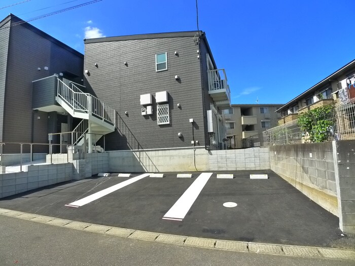 物件外観写真3　(駐車場)