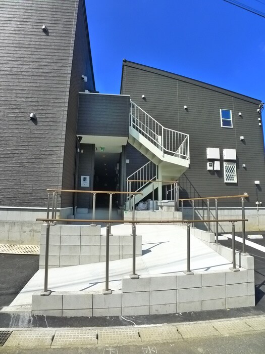 物件外観写真4　(エントランス部分)