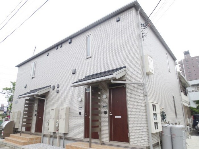 物件外観写真2　(エントランス部分)