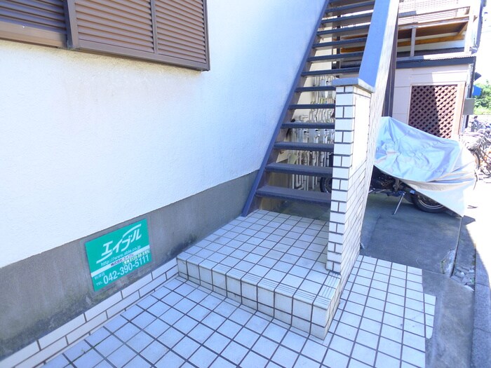 物件外観写真3　(エントランス部分)