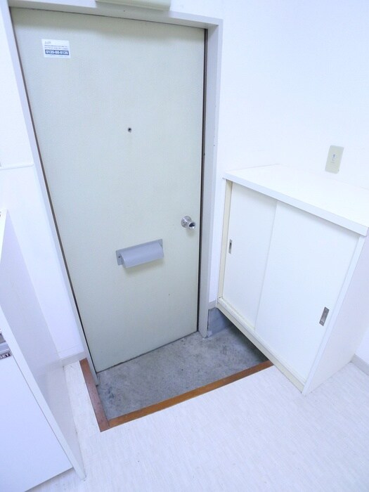 物件内観写真16　(玄関)