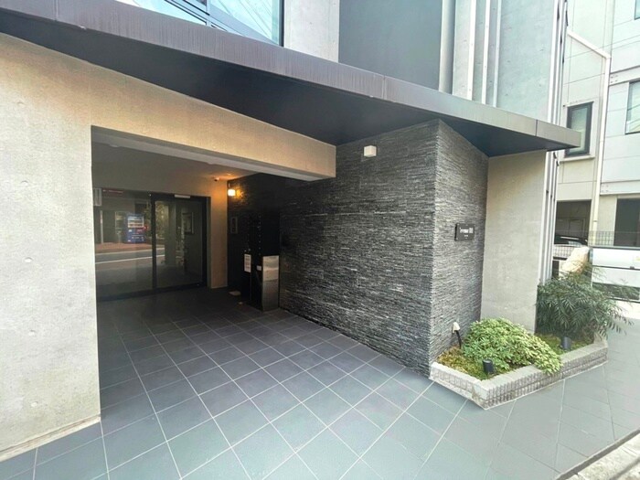 物件外観写真2　(エントランス部分)