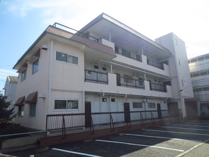 物件外観写真2　(駐車場)