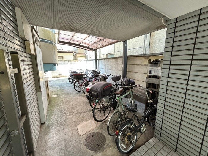 物件外観写真4　(駐輪場)