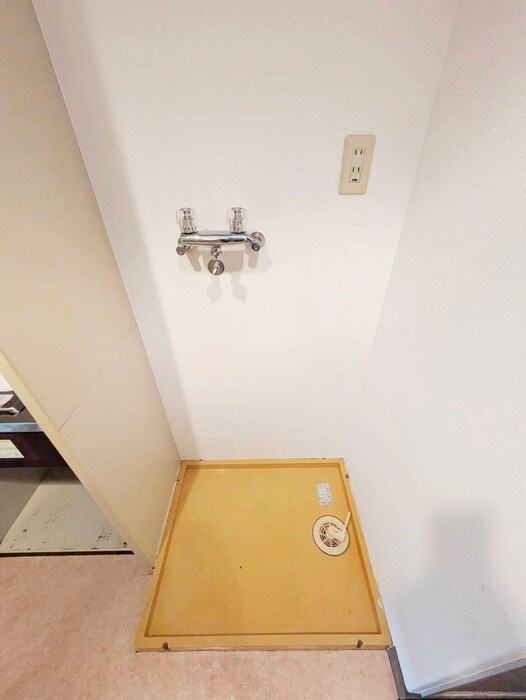 物件内観写真14　(洗濯機置場)