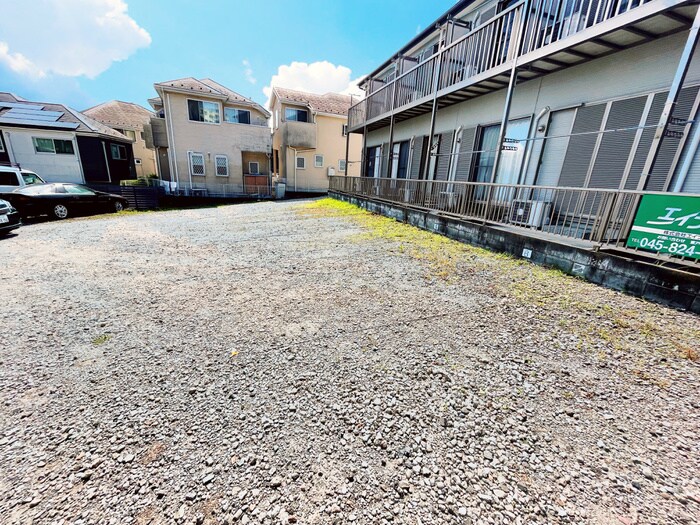 物件外観写真3　(駐車場)