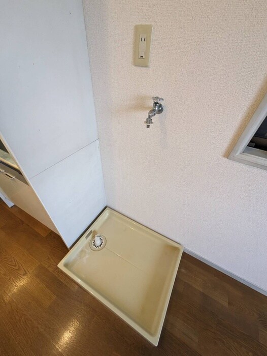 物件内観写真12　(洗濯機置場)