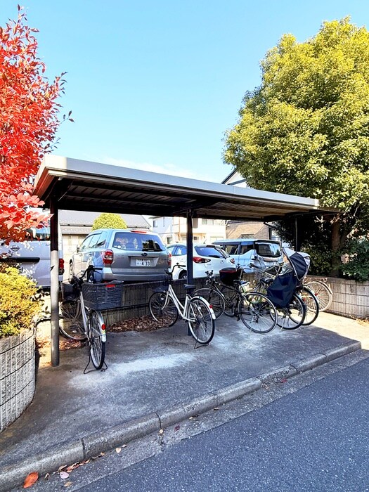 物件外観写真4　(駐輪場)