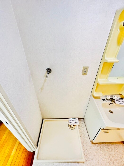 物件内観写真12　(洗濯機置場)