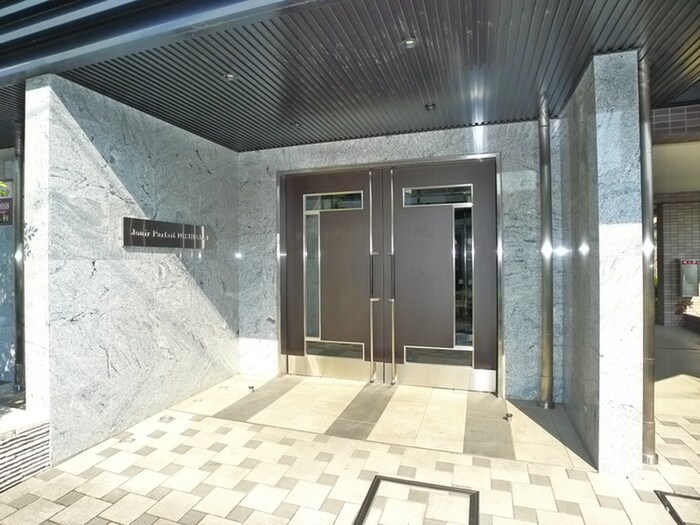 物件外観写真3　(エントランス部分)