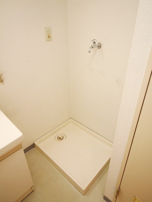 物件内観写真18　(洗濯機置場)