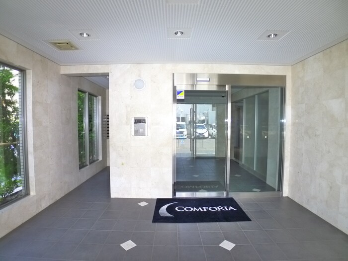 物件外観写真4　(エントランス部分)