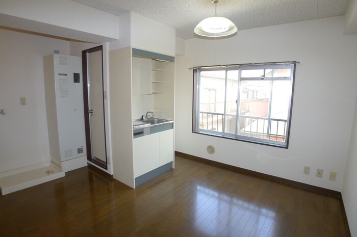 物件内観写真8　(室内からの展望)