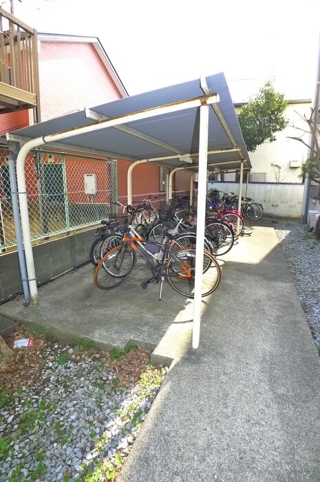 物件外観写真4　(駐輪場)