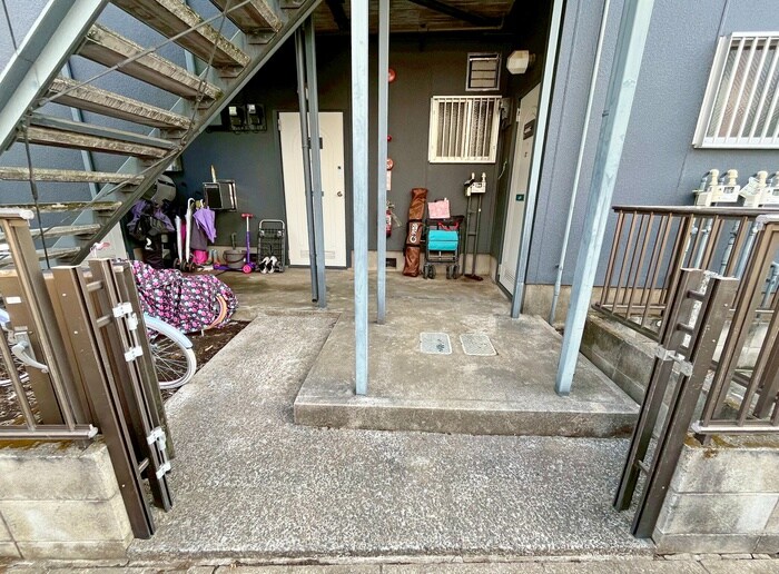 物件外観写真6　(エントランス部分)