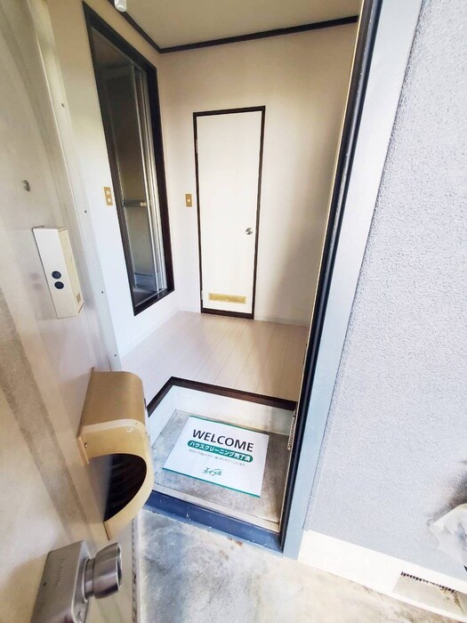 物件内観写真16　(玄関)