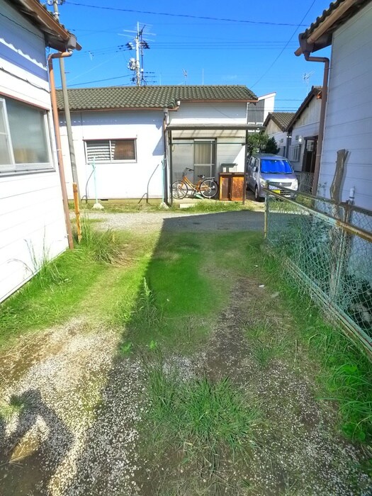 物件外観写真3　(駐車場)