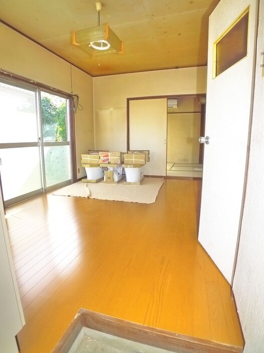 物件内観写真16　(玄関)