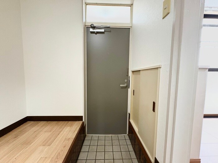 物件内観写真18　(玄関)