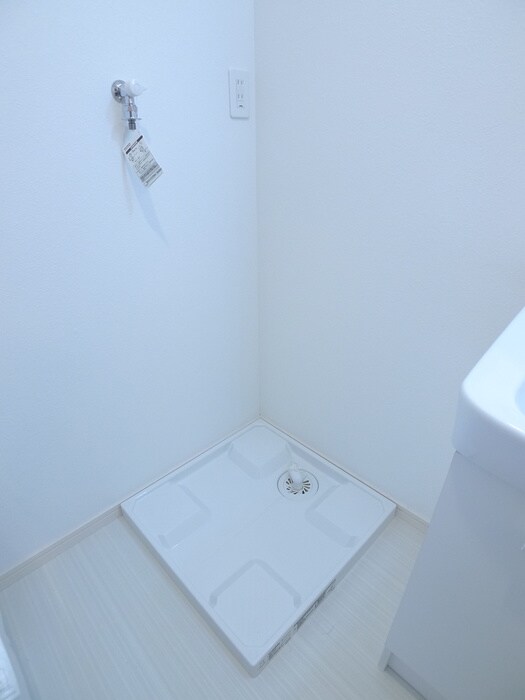 物件内観写真11　(洗濯機置場)