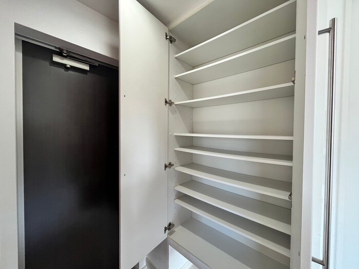 物件内観写真18　(靴箱)