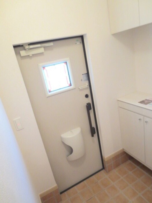 物件内観写真12　(玄関)