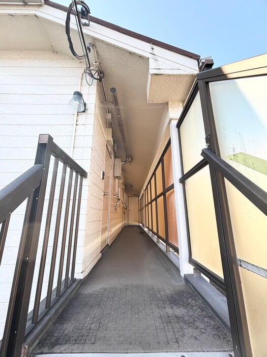 物件外観写真3　(エントランス部分)