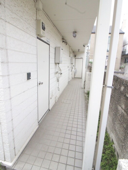 物件外観写真6　(エントランス部分)