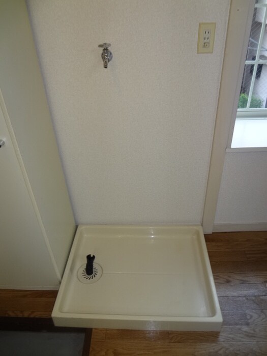 物件内観写真11　(洗濯機置場)