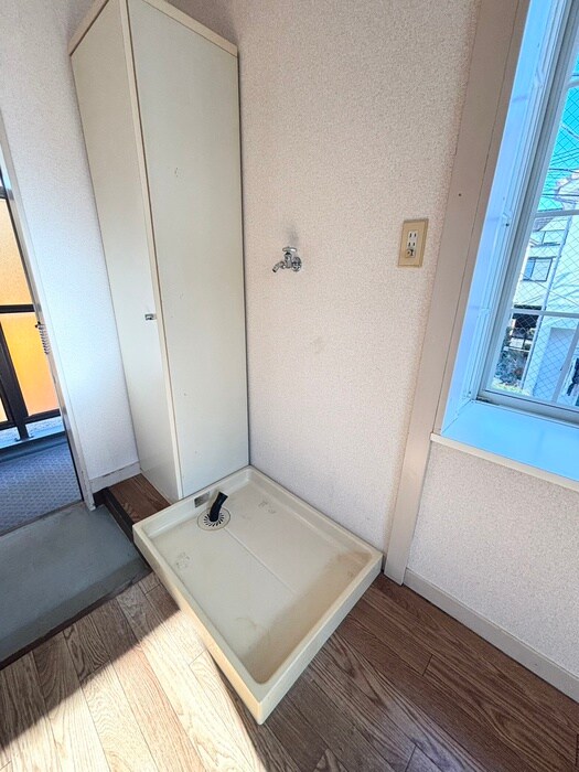 物件内観写真11　(洗濯機置場)