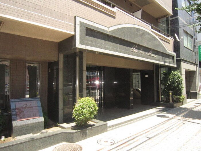 物件外観写真2　(エントランス部分)