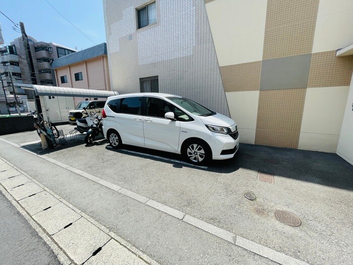 物件外観写真3　(駐車場)