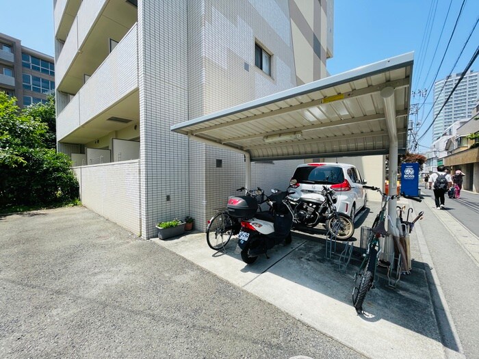 物件外観写真4　(駐輪場)