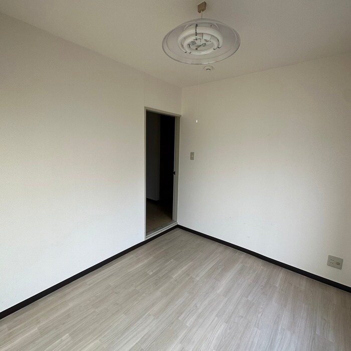 物件内観写真8　(居室)