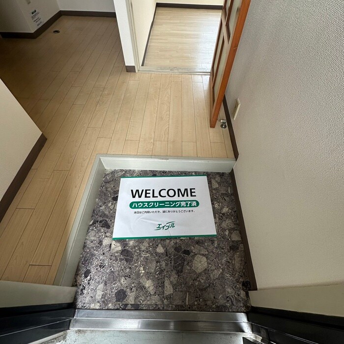 物件内観写真13　(玄関)