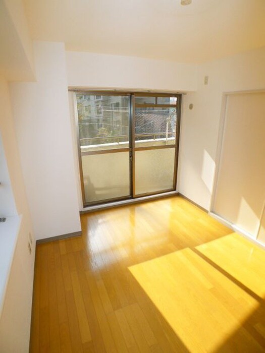 物件内観写真7　(室内からの展望)