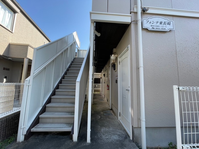 物件外観写真3　(エントランス部分)